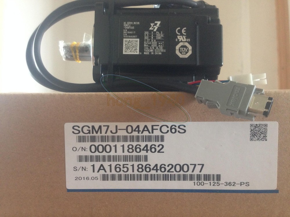 1PCS New In Box Yaskawa servo Motor SGM7J-04A7C6S