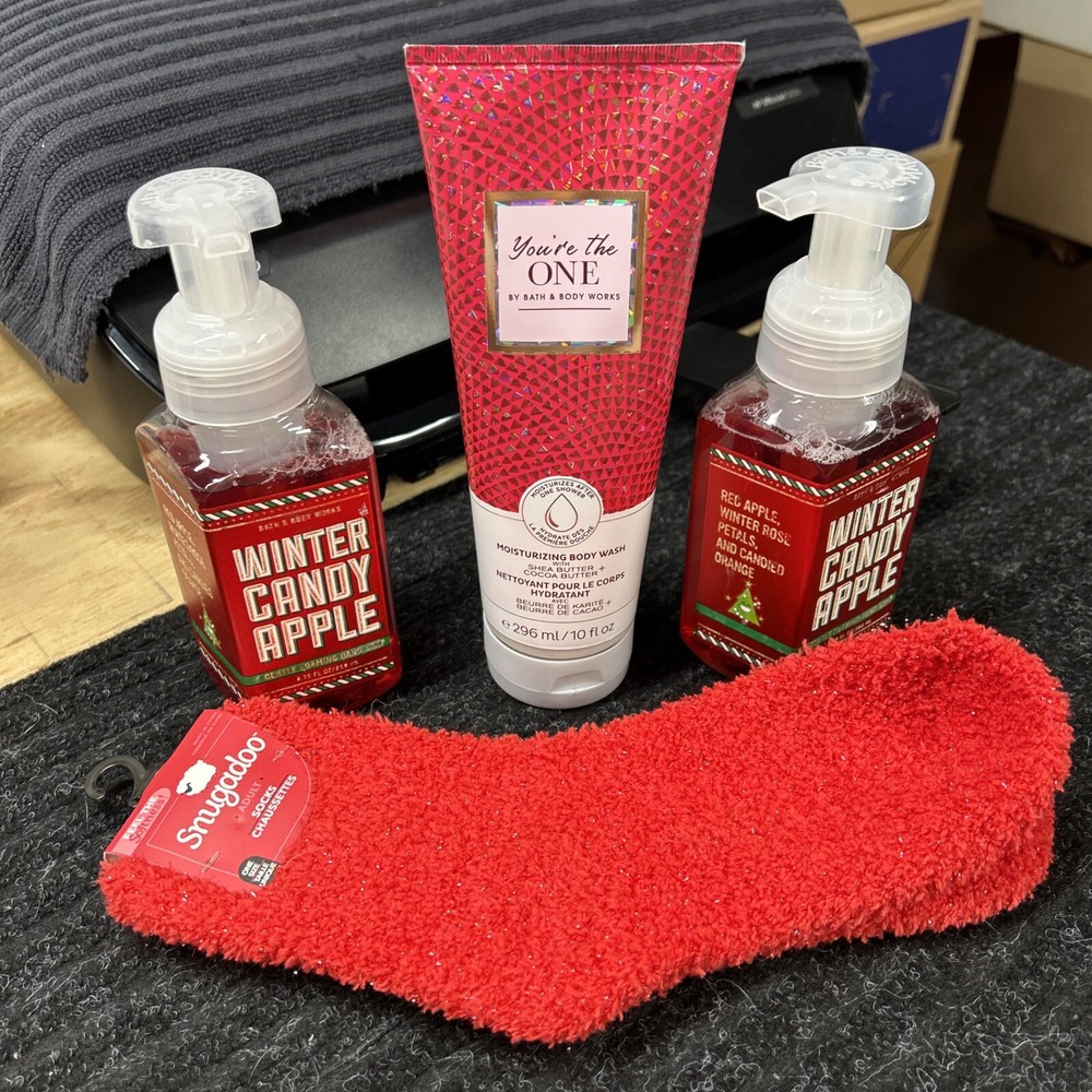 BATH & BODY WORKS MOISTURIZING BODY WASH Your The One 2 Hand Soap & Socks