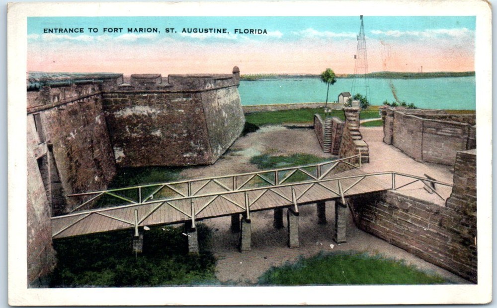Postcard - Entrance to Fort Marion, St. Augustine, Florida, USA, North America
