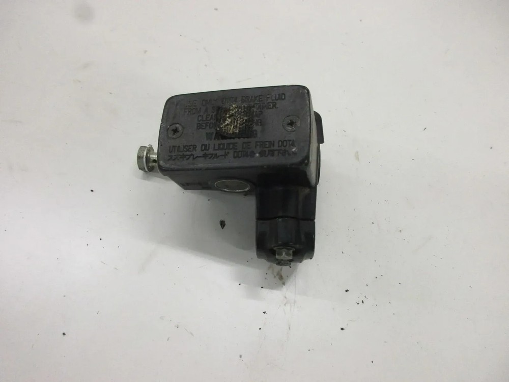 Suzuki RF 600 R GN 76 B Front Brake Pump 1/2