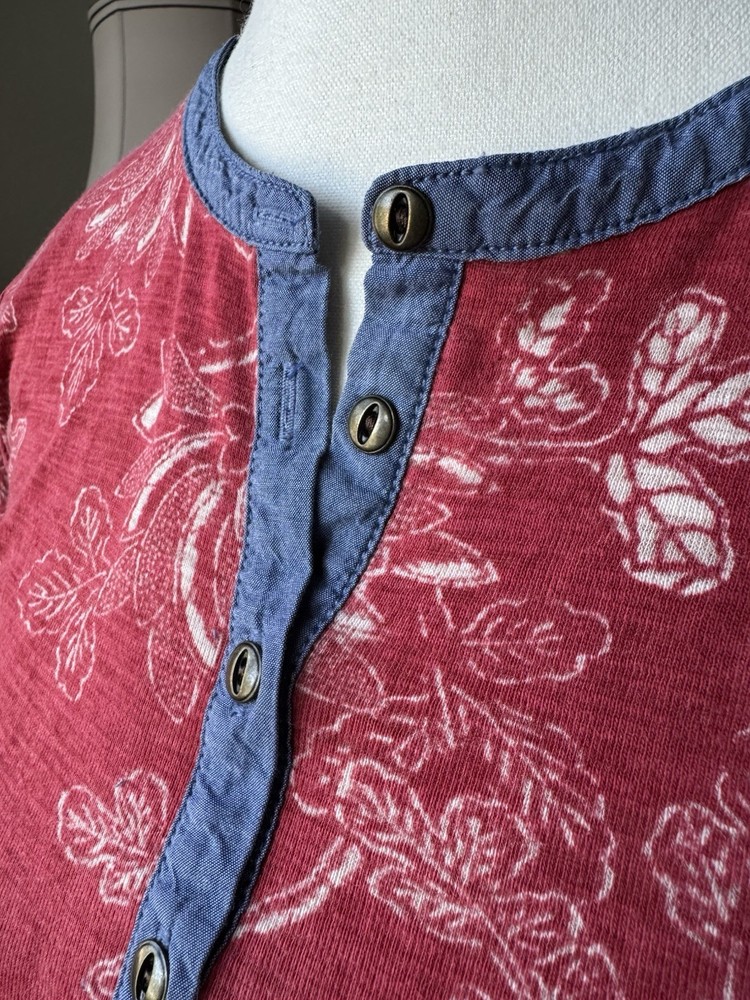 Lauren Jeans Co ~ Women’s Slub Cotton Henley ~ Red Floral ~ 3/4 Sleeve ~ Size M