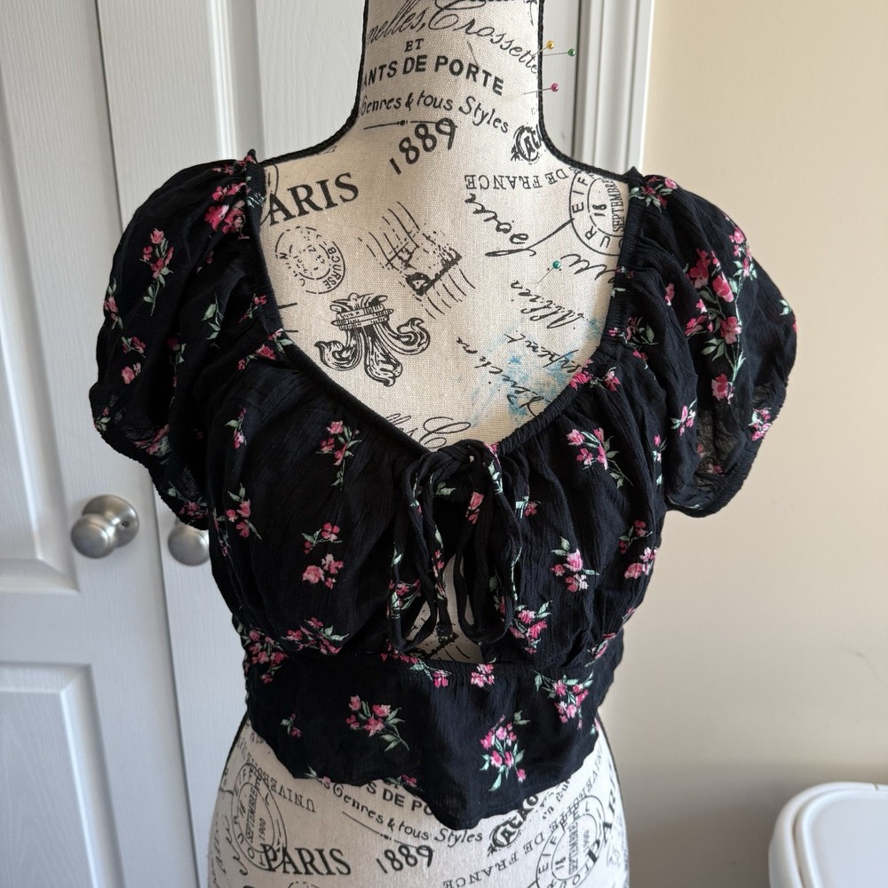 No Boundaries Women’s Floral top size Extra Large (15-17)
