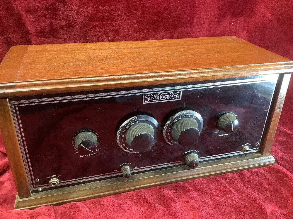 Antique Silver Cockaday 620 All Wave Tube Radio Receiver Chicago IL.  Nice,Clean