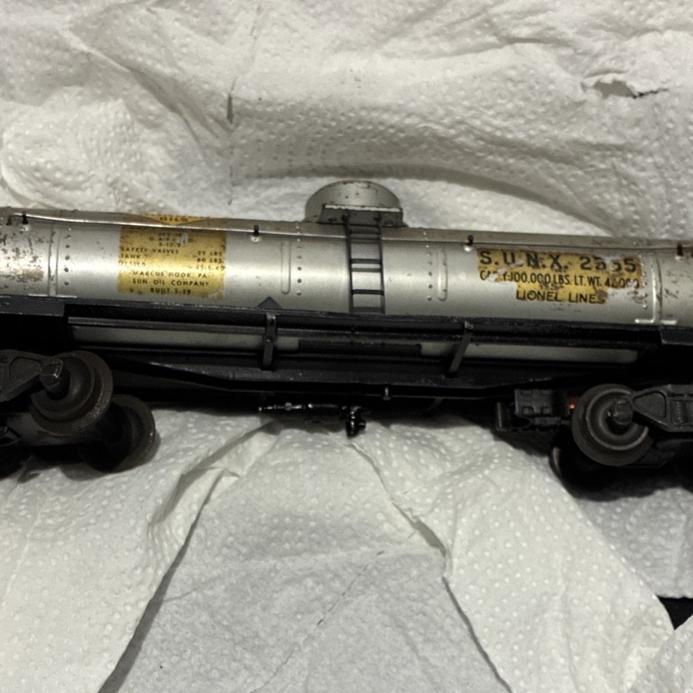 Lionel 2555 O Gauge Tank Car Sun Oil Company Silver Black Metal Model