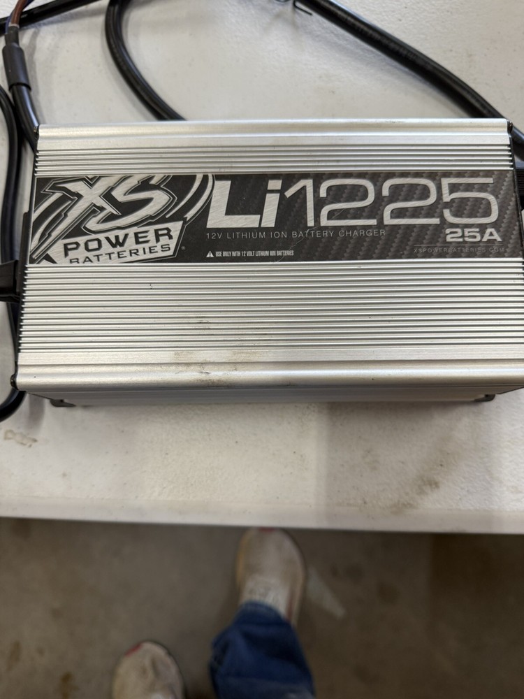 xs power 12 v lithium battery