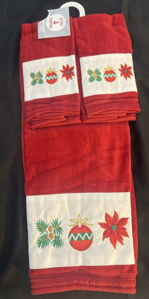 Vintage Red Holly Embroidered Christmas Bath and Hand Towel Set