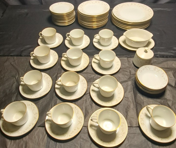 Noritake Duetto 6610 Porcelain Dinner Set White Gold Floral Plates Cups Saucers