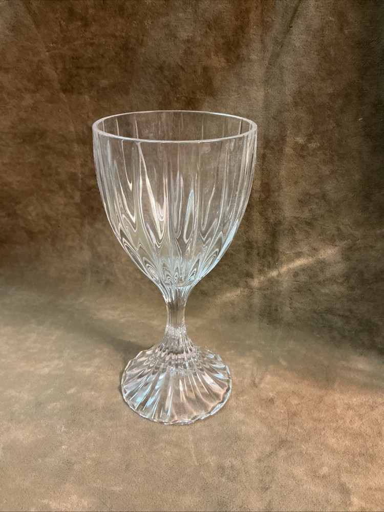 Vintage Mikasa glass/crystal Smaller wine goblet park Lane pattern 6-3;4” Tall