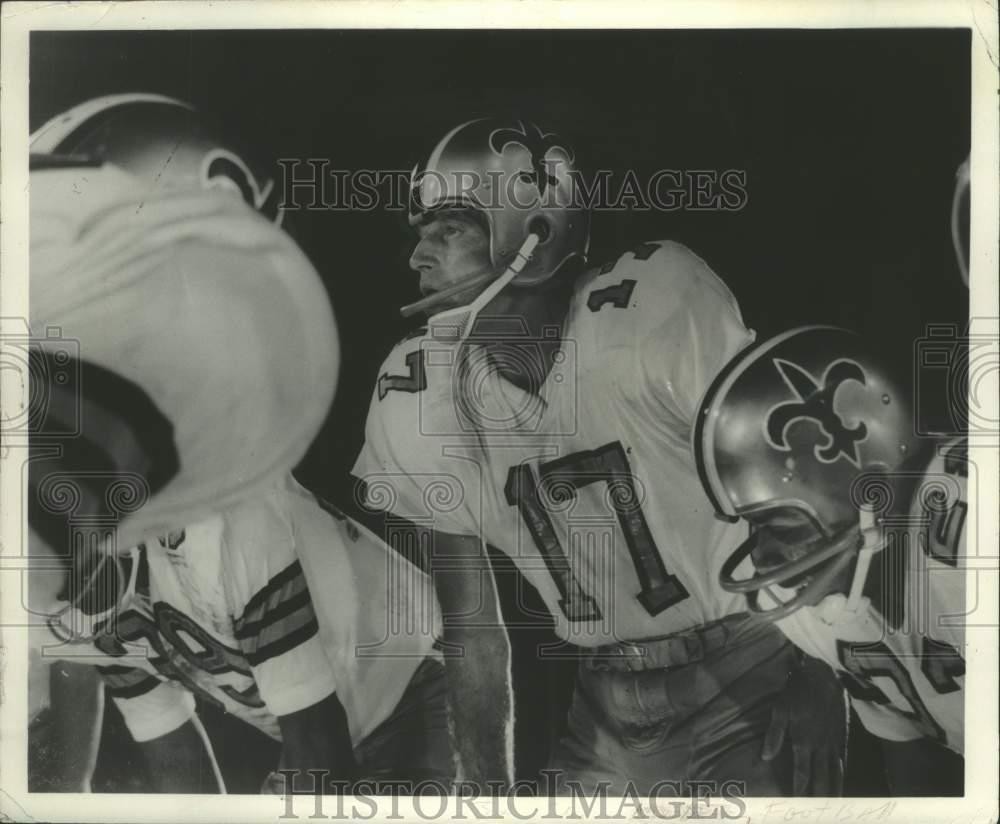 1969 Press Photo Charlton Heston plays role of quarterback in 