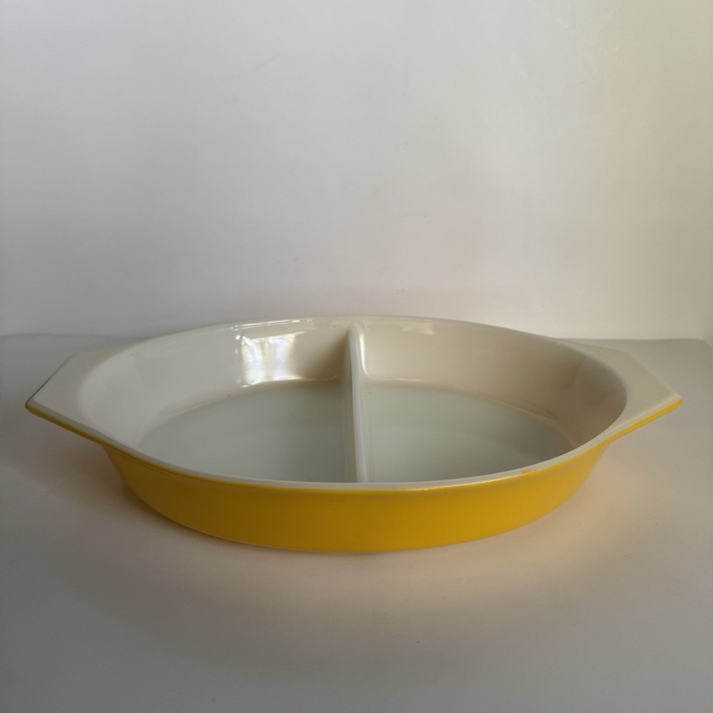 Vtg Pyrex Yellow 1 1/2 Qt Quart Oval Divided Casserole Split Dish No Lid 12.5”
