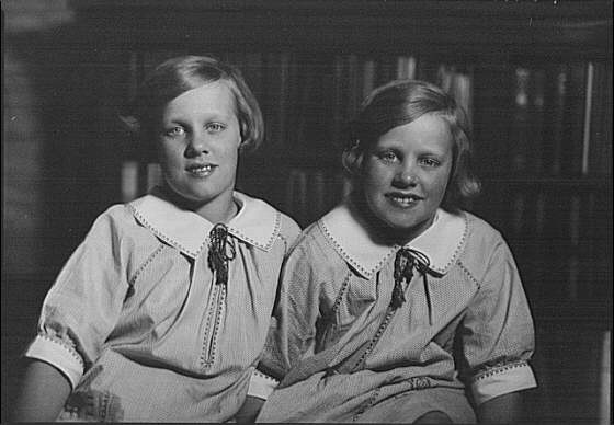 Photo:Holmes, Artemas, Mrs., children of, portrait photograph