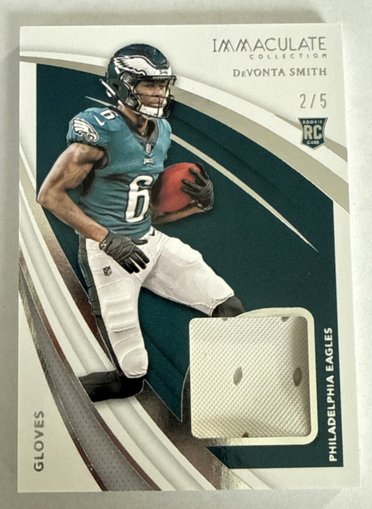 2021 Panini Immaculate - Devonta Smith Gloves /5 (RC,MEM)