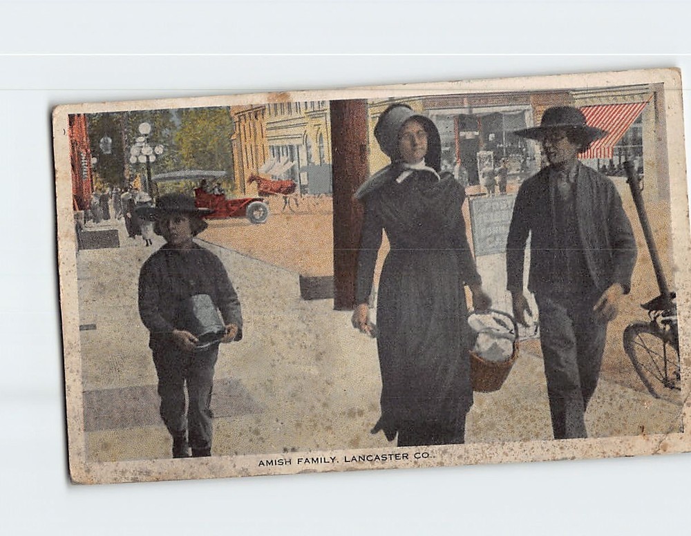 Postcard Amish Family Pennsylvania USA
