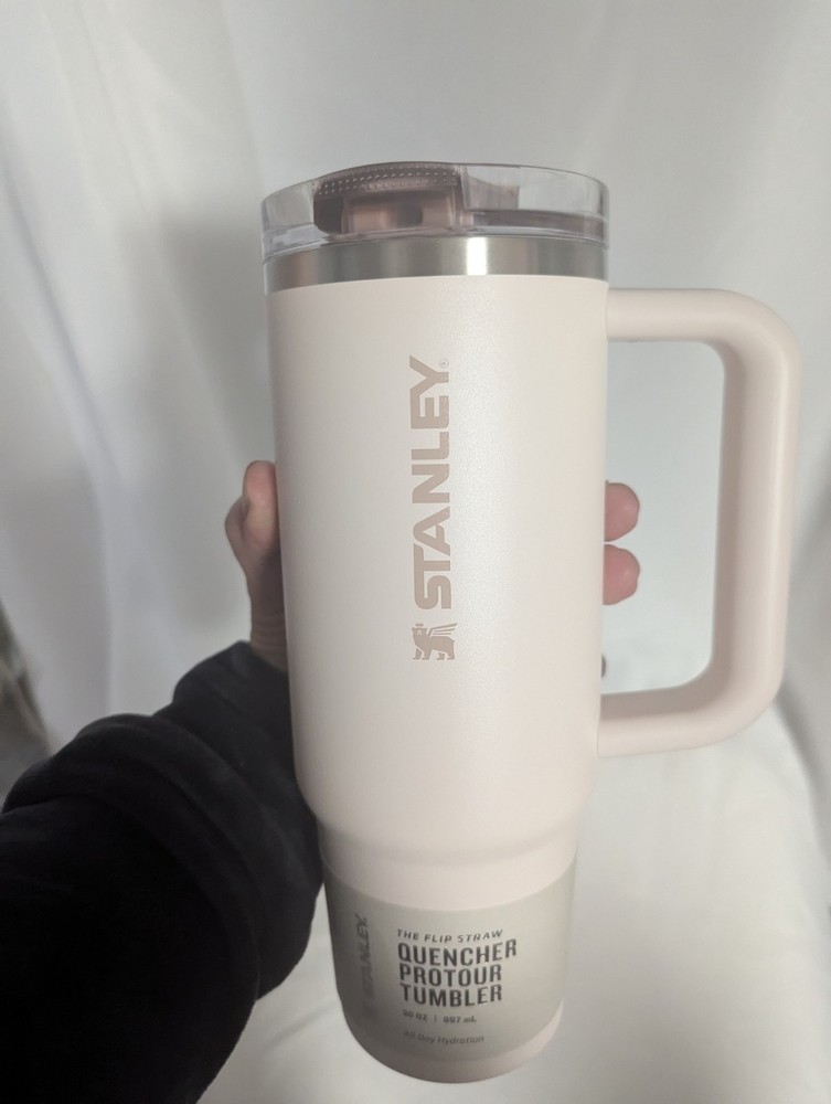 NEW Stanley cup Quencher Pro tour Flip Straw Tumbler  30 OZ Rose Quartz pink