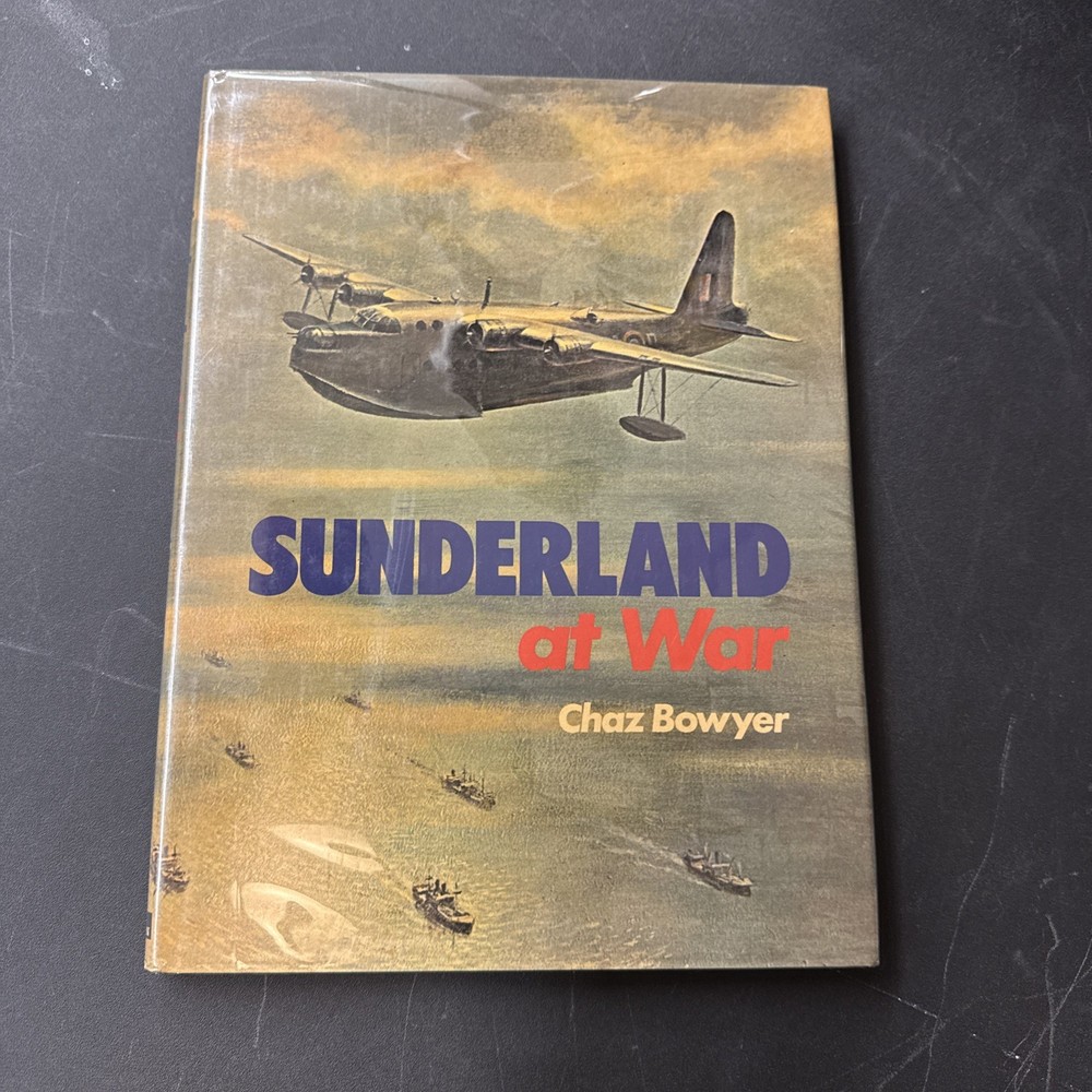 SUNDERLAND AT WAR, Chaz Bowyer, UK .HBdj VG