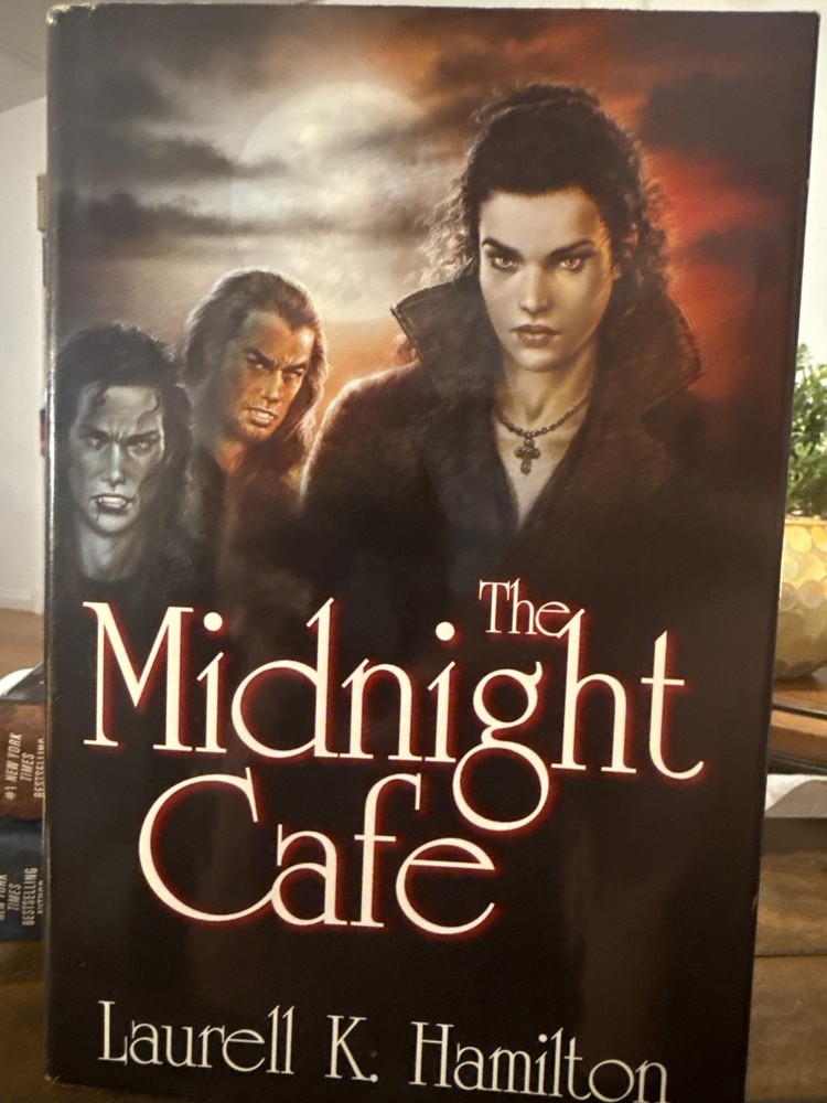 Laurell K. Hamilton - THE MIDNIGHT CAFE - First Hardcover Omnibus - VG/DJ - SFBC