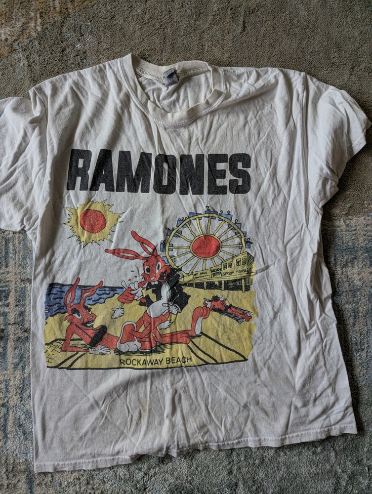 Vintage Ramones “Rockaway Beach” Graphic Tee Men’s Large Punk Rock Shirt