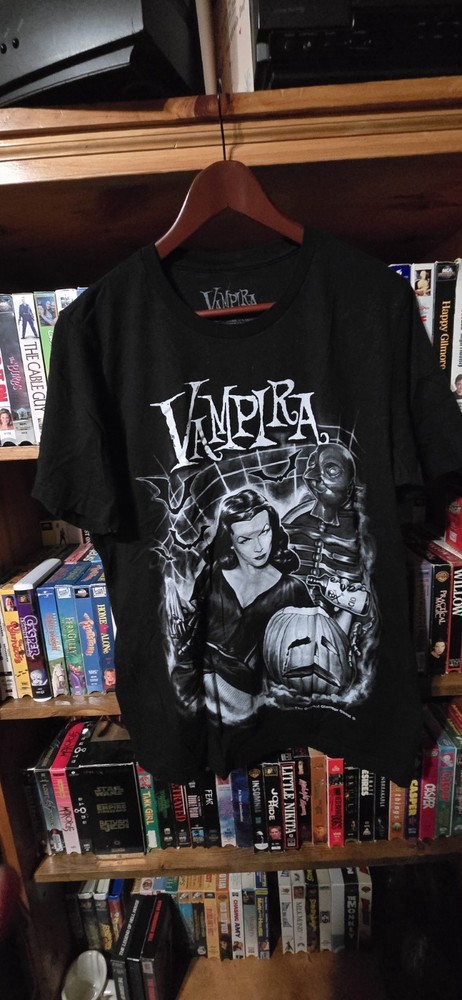 Vampira Men's Black Graphic Print Crew Neck Short Sleeve T-Shirt Size L