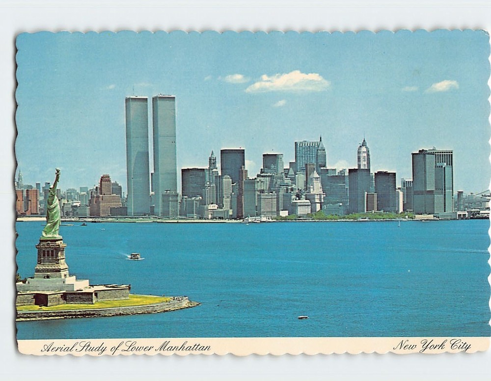 Postcard Statue of Liberty & City Skyline New York USA