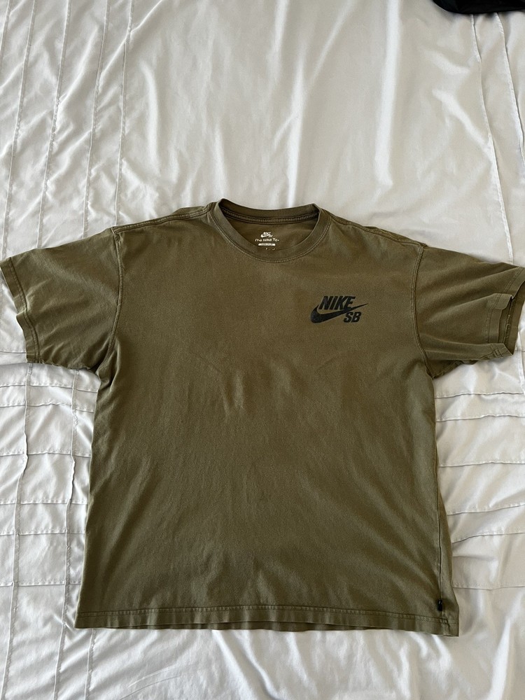 Nike SB Olive Green Loose Fit T-Shirt - Mens Size Medium