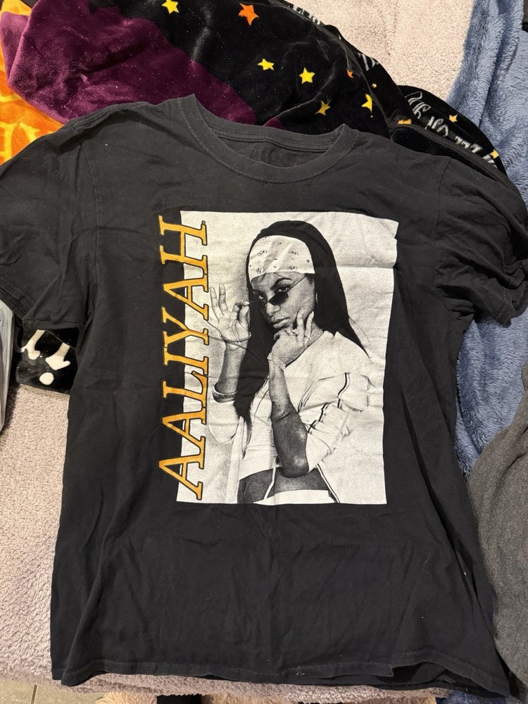 Aaliyah Vintage Style Graphic T-Shirt Black Men’s Size Large Hip Hop Rap Tee