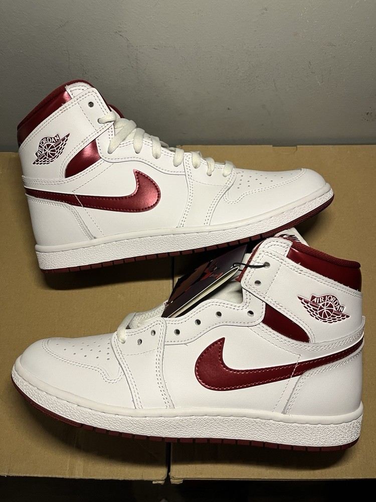 Size 10.5m- Air Jordan 1 Retro '85 OG High Metallic Burgundy BrandNew BQ4422-161