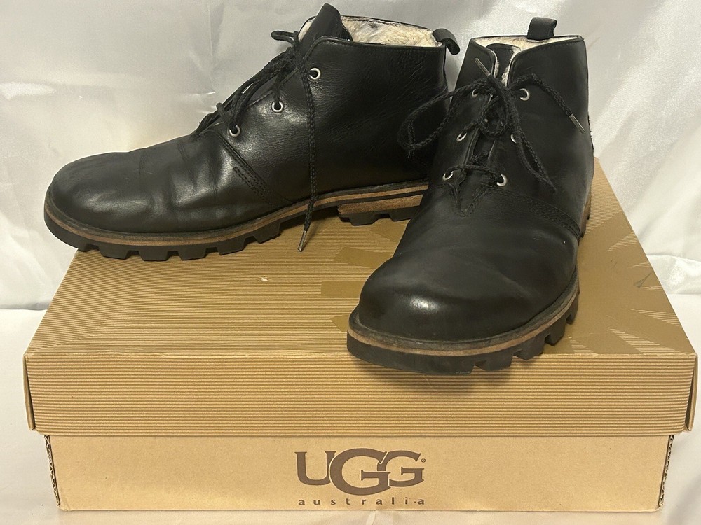 ugg australia Men’s Black Leather  Chukka Shoes Shearling boots 5580 size 10