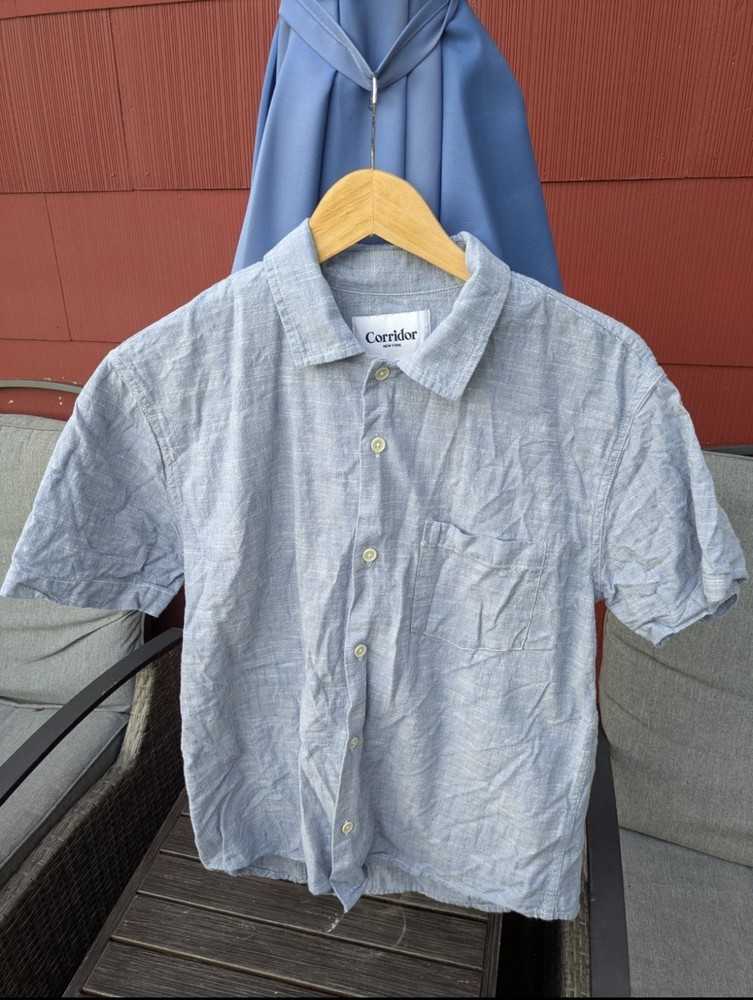 Corridor chambray short sleeve button down shirt M