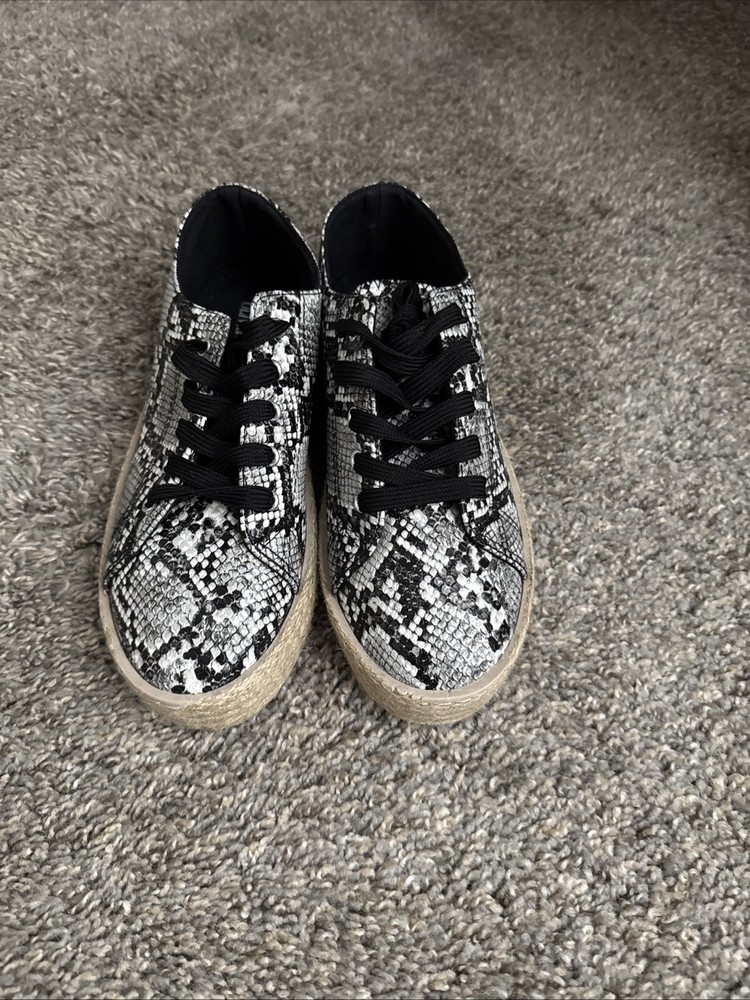 NWOT Olivia Miller Snakeskin Print Sneakers Size 9 Women's