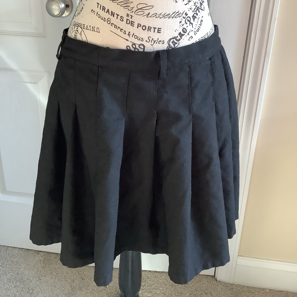 Hot Topic black pleated skirt-womens size large(12-14)