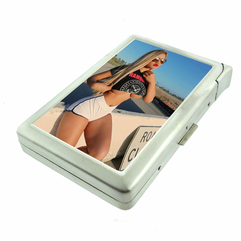 Rock And Roll Pin Up Girls D2 100's Size Cigarette Case with Built in Lighter
