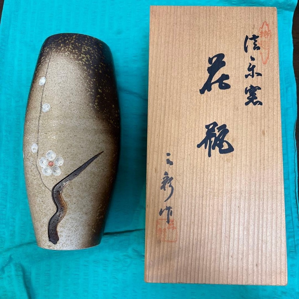 Shigaraki Ware Vase Japanese Pottery Mulberry Blossom Decor with WoodenBox