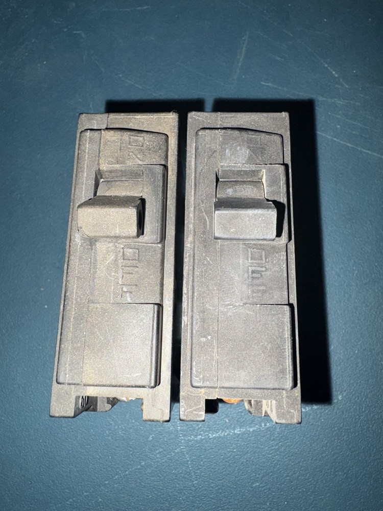 Lot of 2 ITE SIEMENS 1POLE 20A, 240V CIRCUIT BREAKER