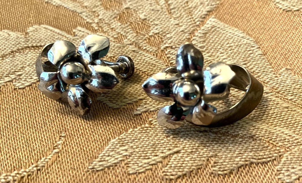 Vintage Carl Art Signed Sterling Silver Flower Screw back Earrings