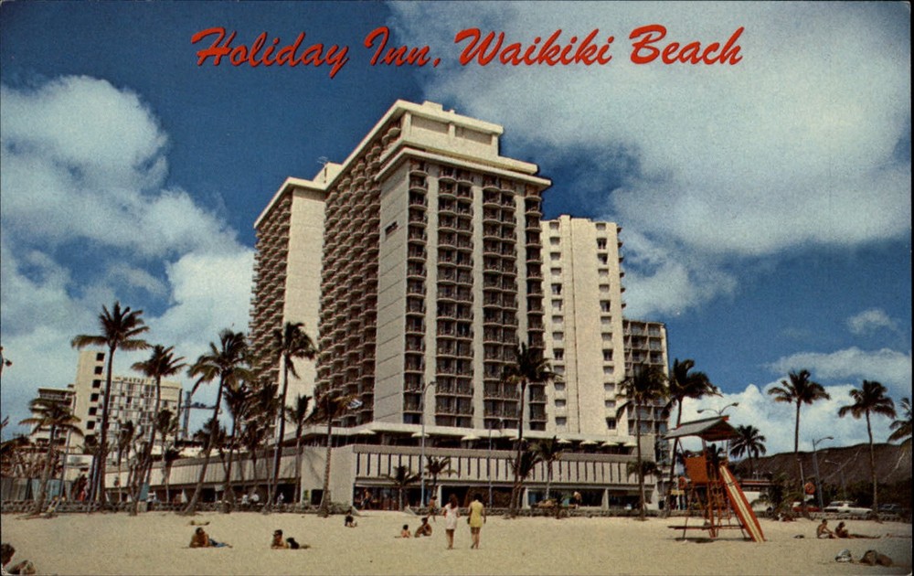 Hawaii Waikiki Beach Holiday Inn ~ 1970s vintage postcard sku123