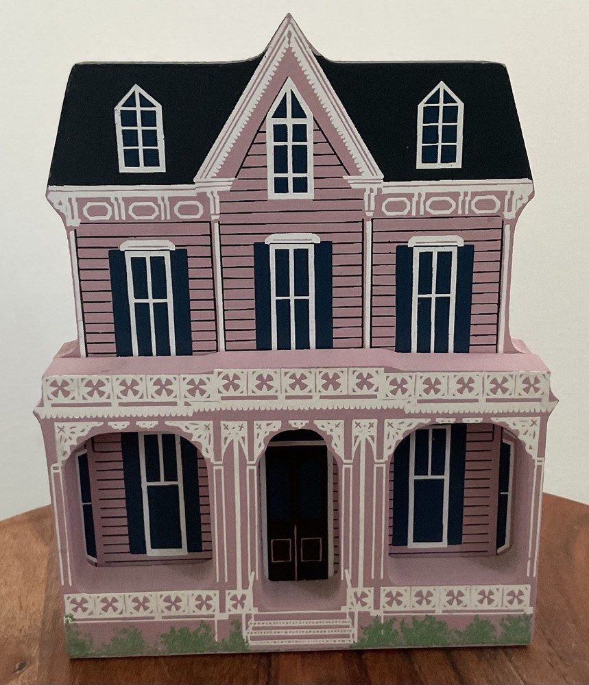 Sheila's Collectible Gothic Cape May, New Jersey 1992 Shelf Sitter *Signed