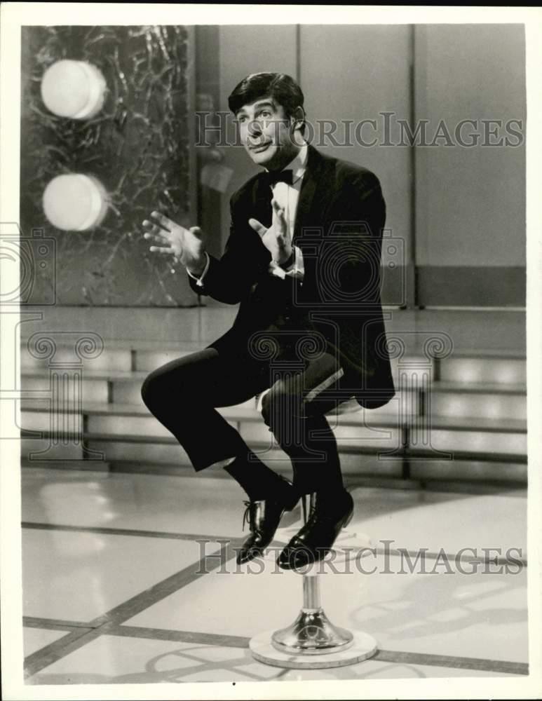 1968 Press Photo British comedian Dave Allen hosts 