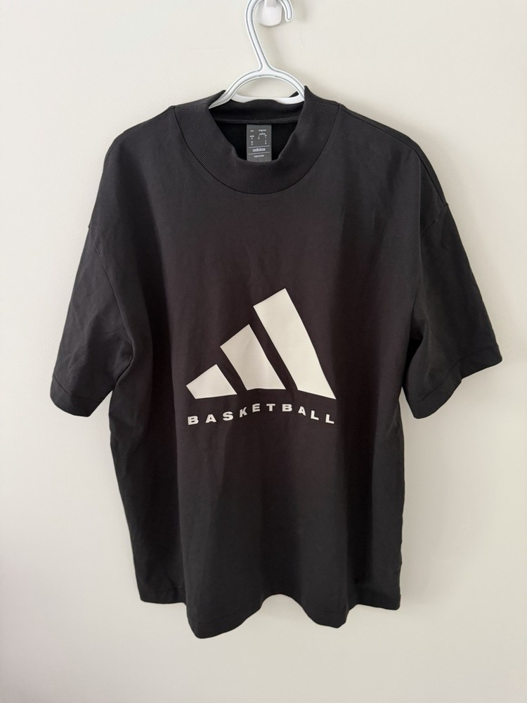 Adidas Basketball Mens Medium Black Oversized Logo T Shirt Athletic Tee