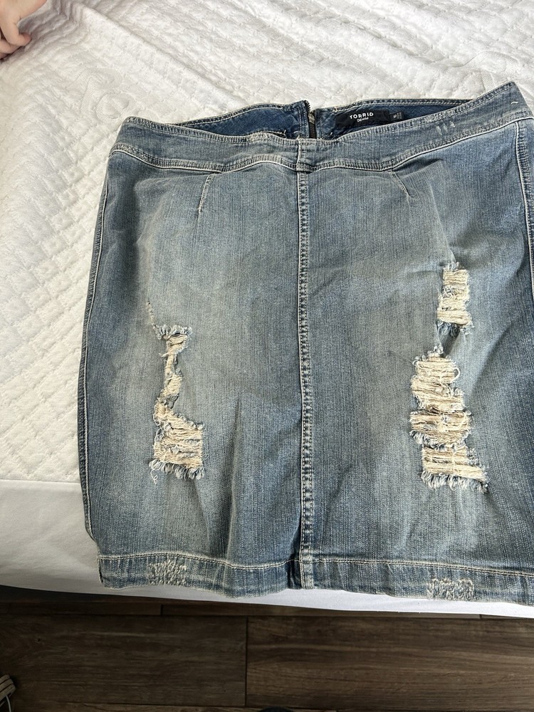 Torrid Distressed Denim Pencil Skirt Blue Stretch Plus Size 16 skirt