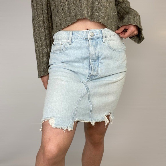 WE THE FREE High Rise Distressed Raw Hem Denim Mini Skirt Size 30