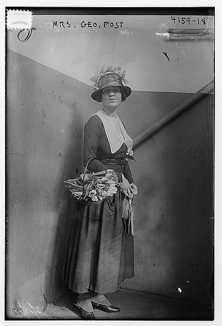 Photo:Mrs. George Post,women,portrait photographs,Baine News Service