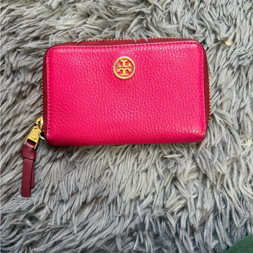 ⭐️Tory Burch Pink Leather Wallet