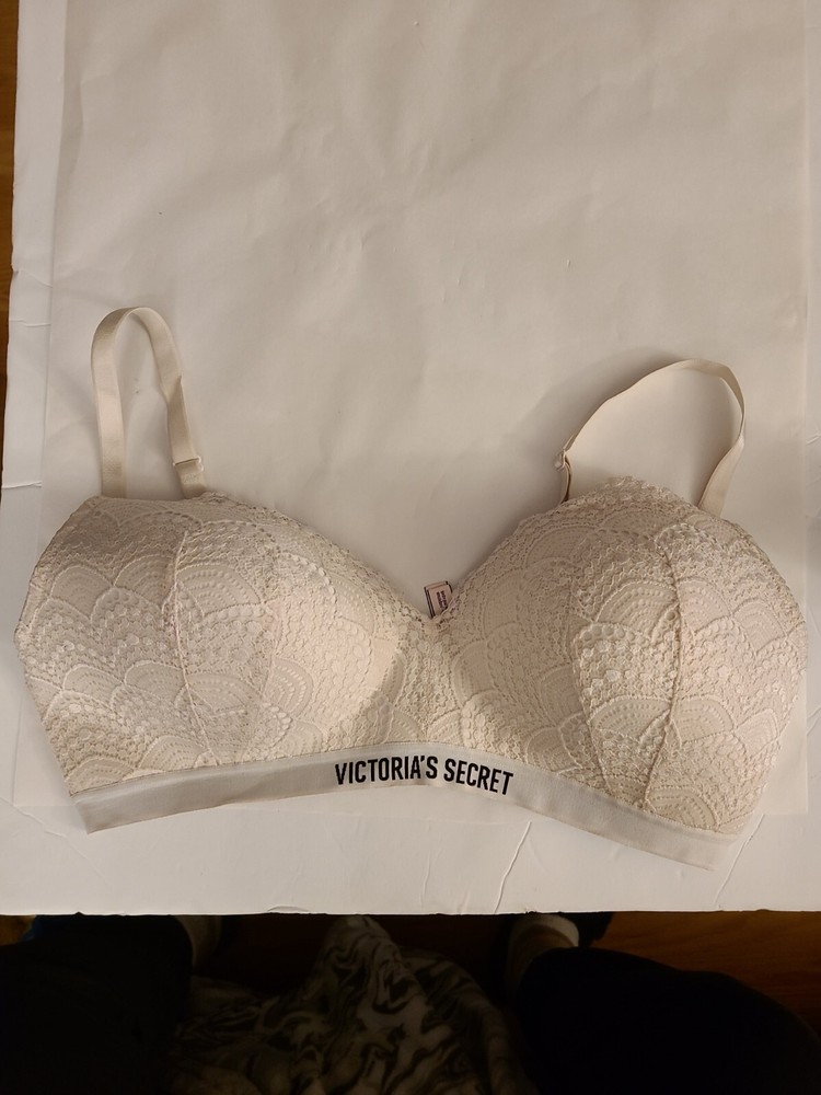 Victoria's Secret Lined No Wire Bra IVORY Size 38DD Spell out Logo Lace Padded