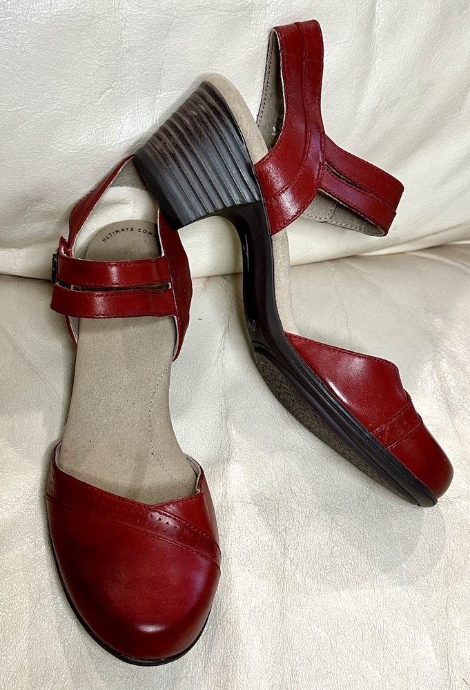 Clarks Collection  Valarie Rally Pump Closed Toe Sandals 10 Red Leather New 34