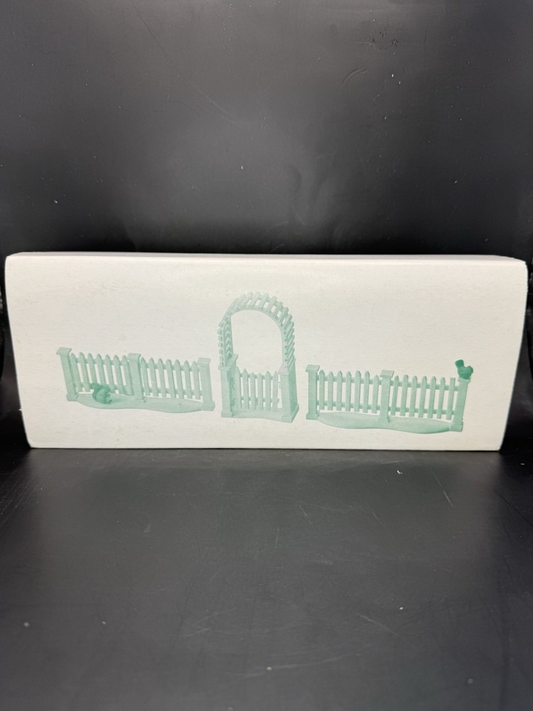 Dept 56 Village White Picket Fence with Gate Set of 5 #52624 Accessories