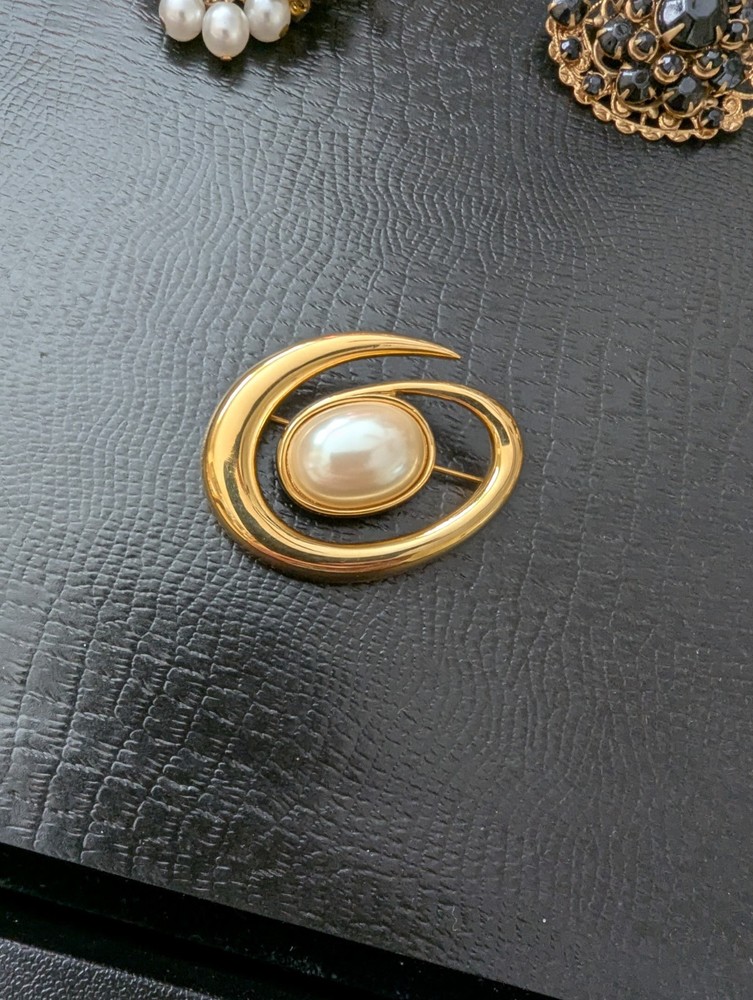 Vintage Monet Gold Tone Faux Pearl Swirl 1.7 5