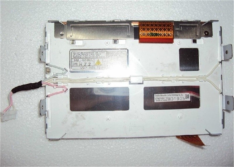New 1Pcs Toshiba LTA070B512F 7