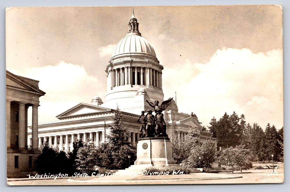 RPPC~Olympia Washington~State Capitol Bldg~Soldiers Monument~Dome~1940s Postcard