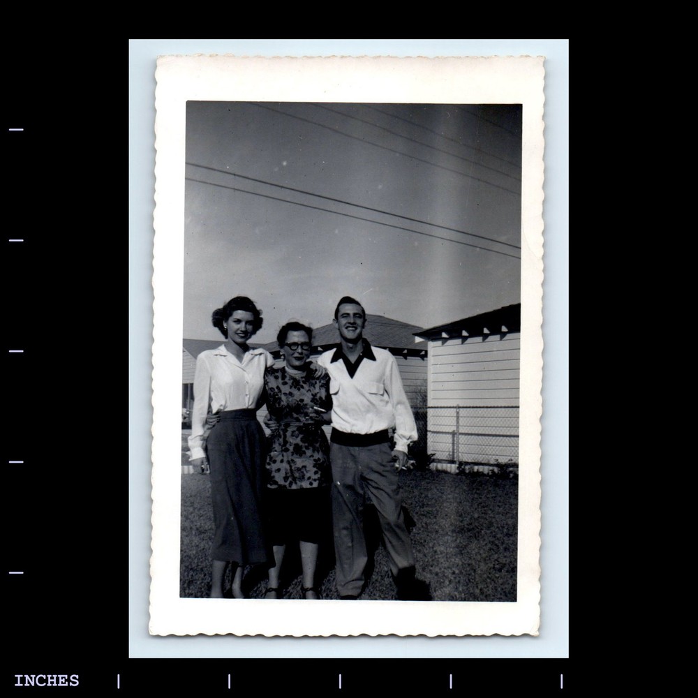 Old Vintage Photo AFFECTIONATE MAN WOMEN STANDING OUTSIDE