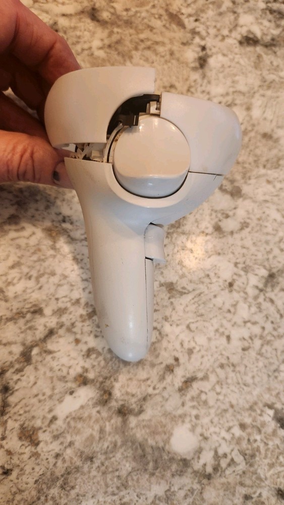 Oculus Quest 2 Right Controller BROKEN